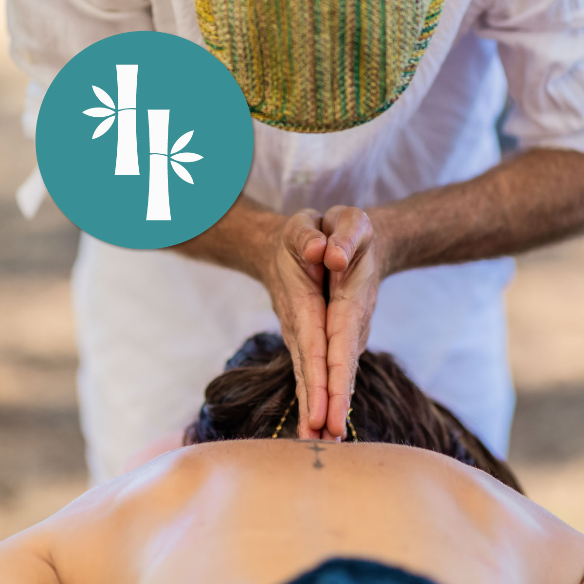 Massage énergétique sur la plage de Saint-Leu et à l'étang salé les bains, avec le masseur nomade à l'ile de la Réunion.